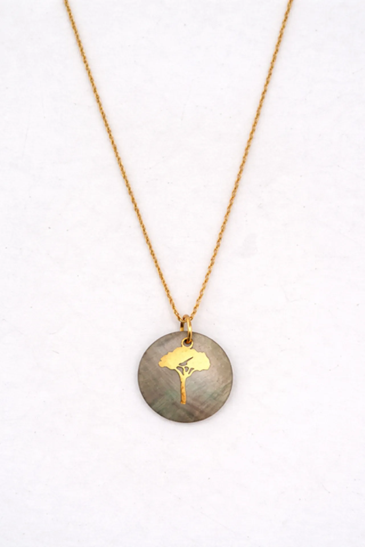 Collier Médaillon Nacre Noire 2 cm – Icônes du Bassin d’Arcachon | Or Ligne La Teste-de-Buch