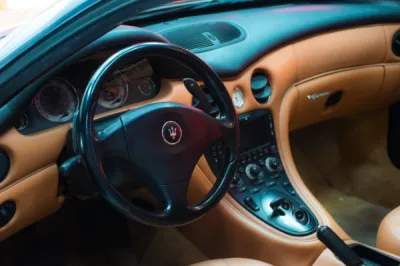 Nettoyage intérieur complet et rénovation du cuir sur Mazda MX-5 à Compiègne