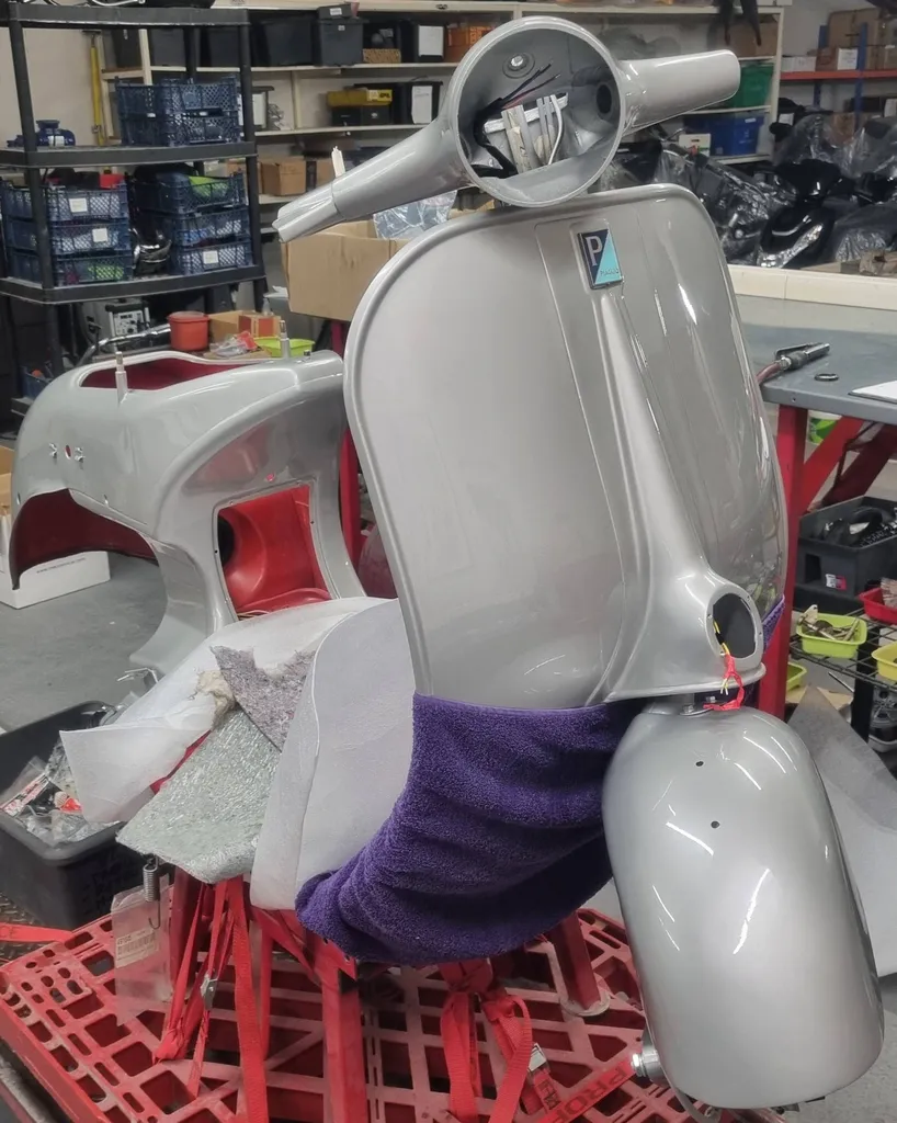 RESTAURATION VESPA GL 150 ITALIEN DE 1958 SIX FOURS LES PLAGES