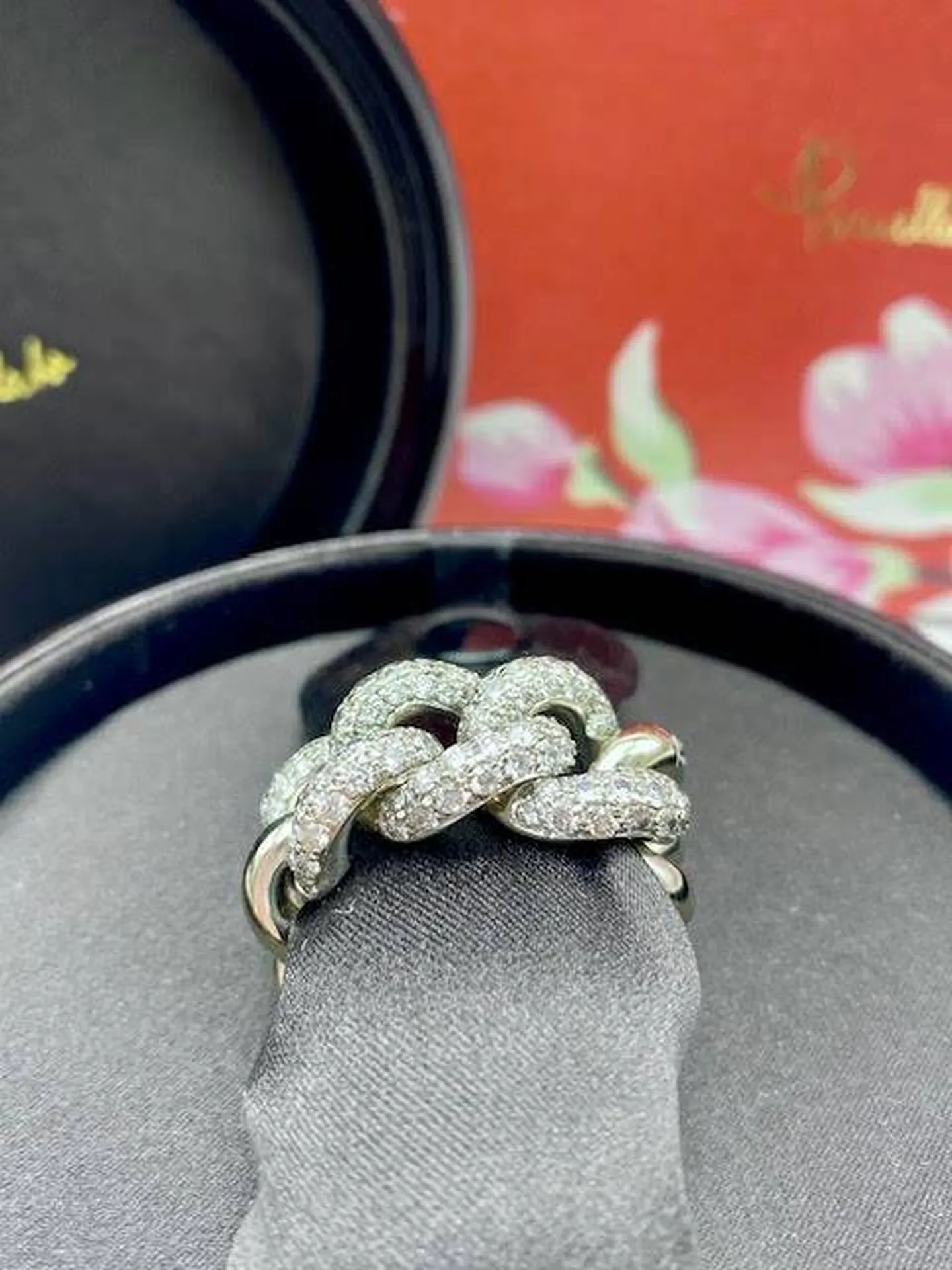 Luxueuse Bague Pomellato Catene : Un Chef-d'Œuvre en Or Blanc à La Teste de Buch en Gironde