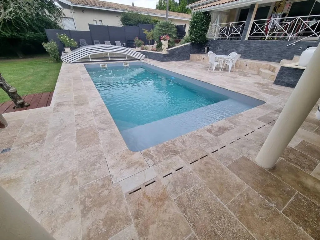 Mise en eau piscine après un changement de liner posé par aqua 33