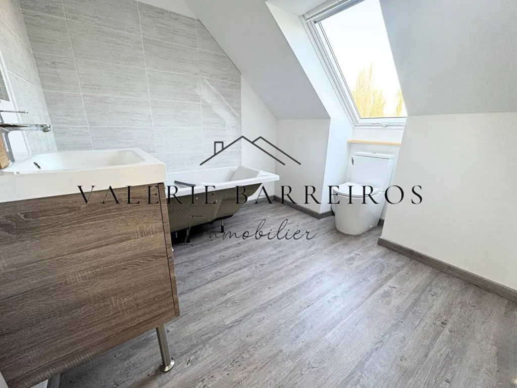 A vendre pavillon individuel de 110 m² édifié sur un terrain de 614 m² sur la commune de LA SAUSSAYE 27370