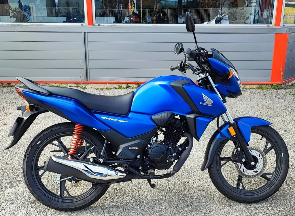 HONDA CB125 F DU 02/2024 AVEC 180 KM.