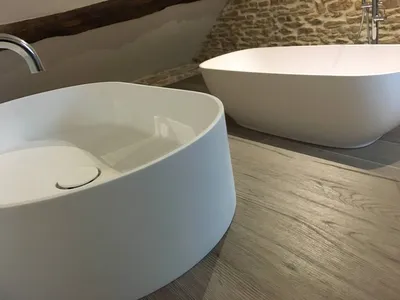 vasque et baignoire en corian blanc mat
