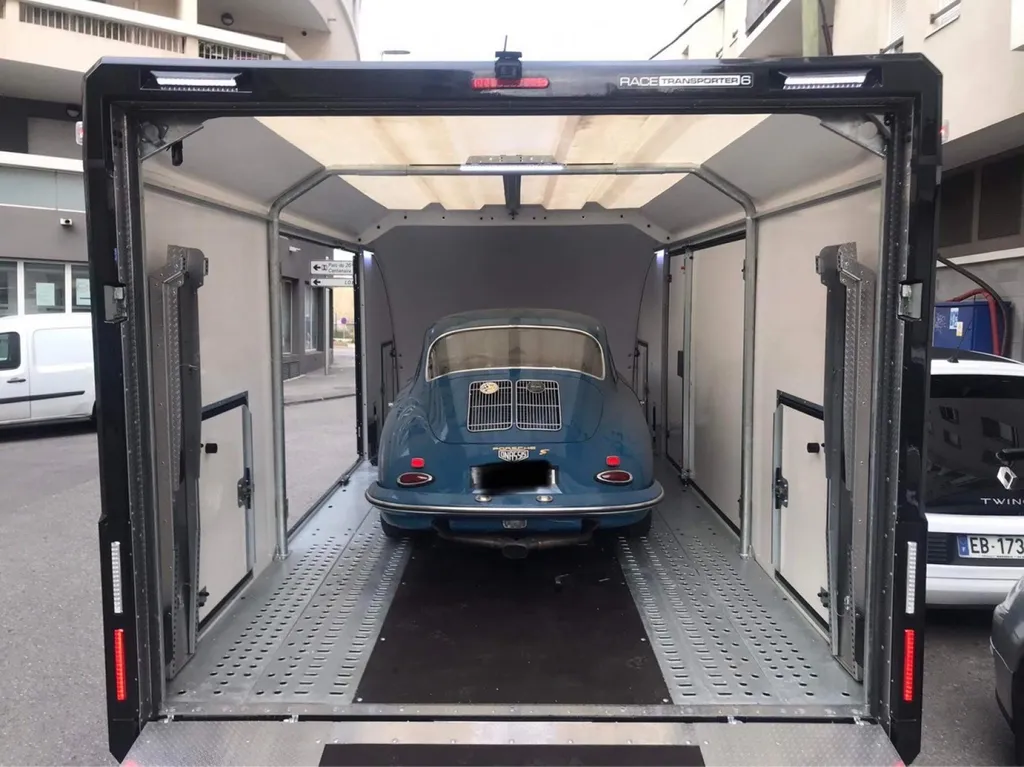 Transport  de véhicule de collection Porsche 356 C en remorque fermée Brian James entre Monaco et Marseille
