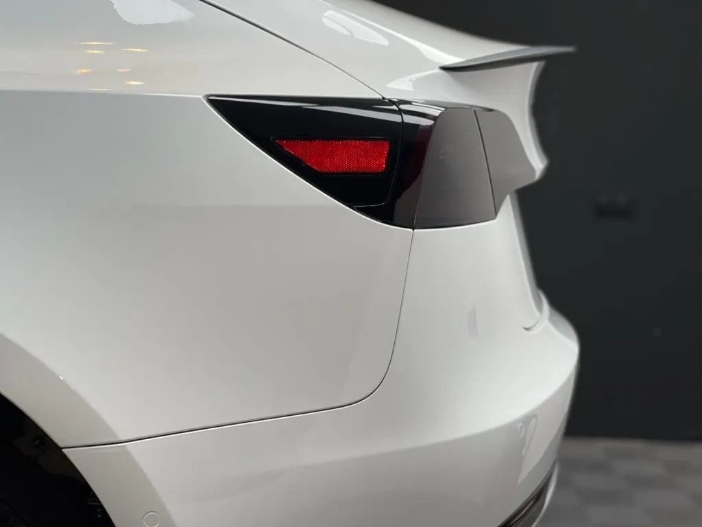 TRAITEMENT CÉRAMIQUE CARROSSERIE TESLA MODEL 3 À CARNOUX EN PROVENCE PROCHE DE MARSEILLE