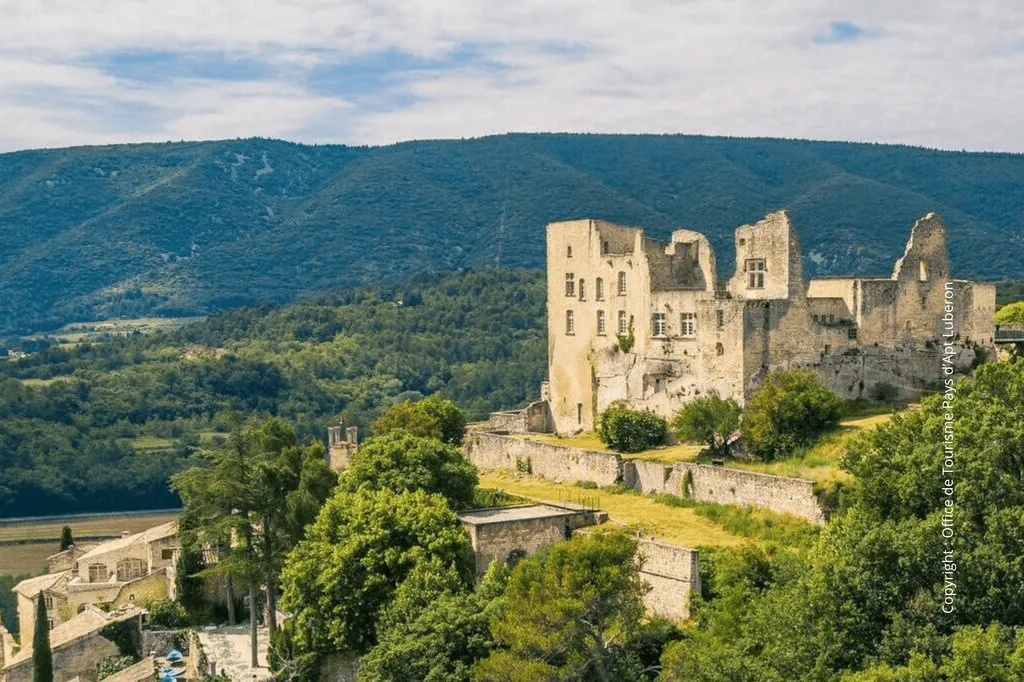 Explore Lacoste in the Luberon, a village of character shaped by its castle, artists and authentic Provençal atmosphere