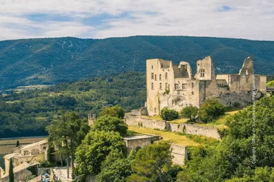 Explore Lacoste in the Luberon, a village of character shaped by its castle, artists and authentic Provençal atmosphere
