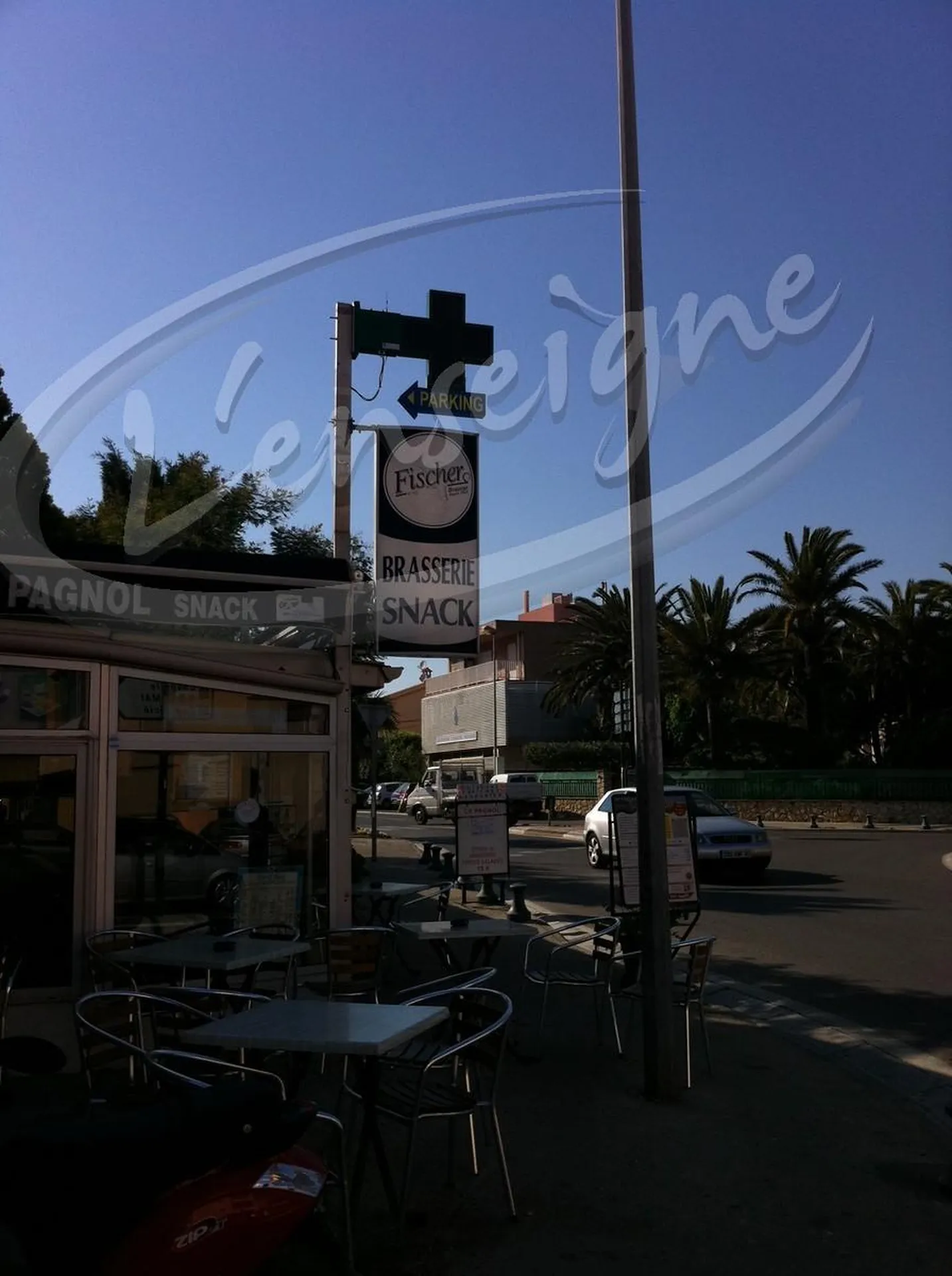 croix de pharmacie double face port de bouc