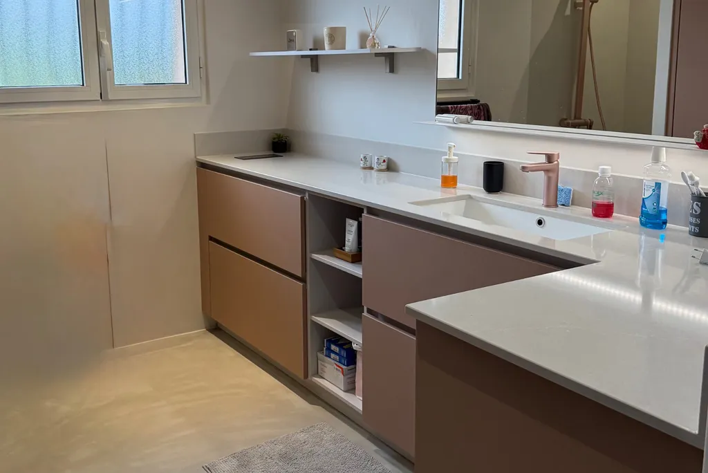 Salle de bain en rose poudrée à Fonsorbes