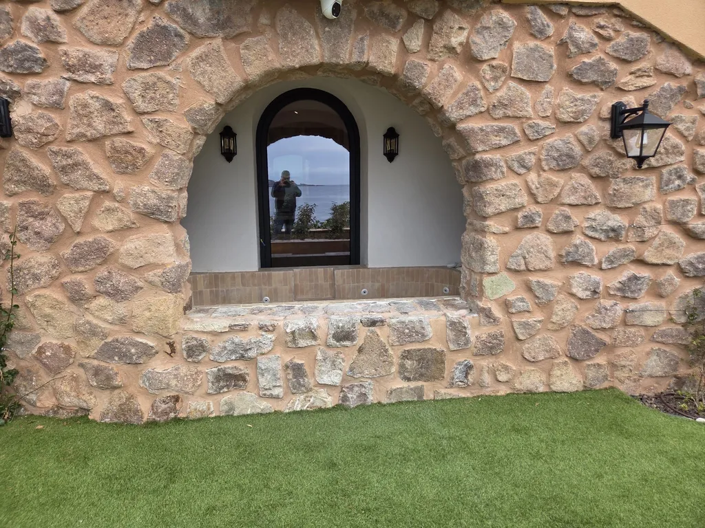 Réalisation de jacuzzi maçonné sur mesure avec finitions haut de gamme à Théoule-sur-Mer par Chatti Construction
