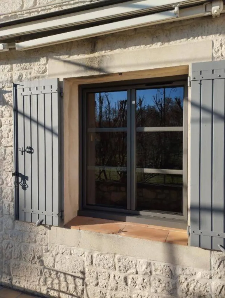 Installation de fenêtres sur mesure en aluminium