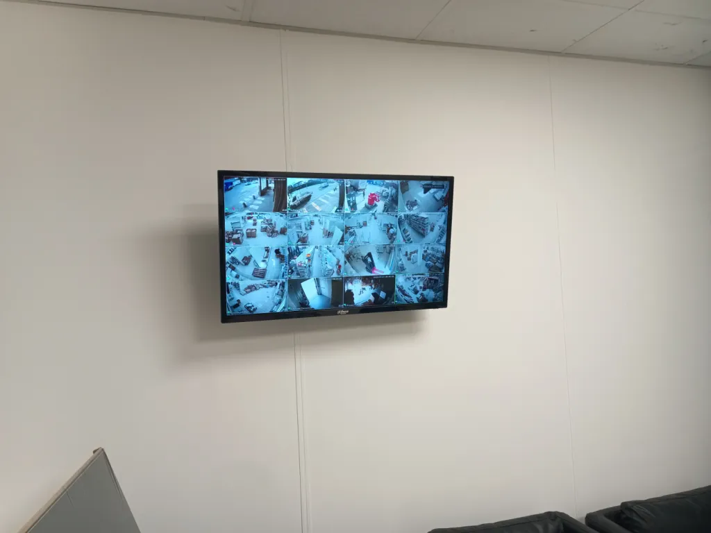 Pose de 15 caméras de surveillance DAHUA dans un magasin de bricolage à Manosque avec tirage de câble, pose de raccordement et formation du personnel Pose de 15 caméras de surveillance DAHUA dans un magasin de bricolage à Manosque avec tirage de câble, pose de raccordement et formation du personnel