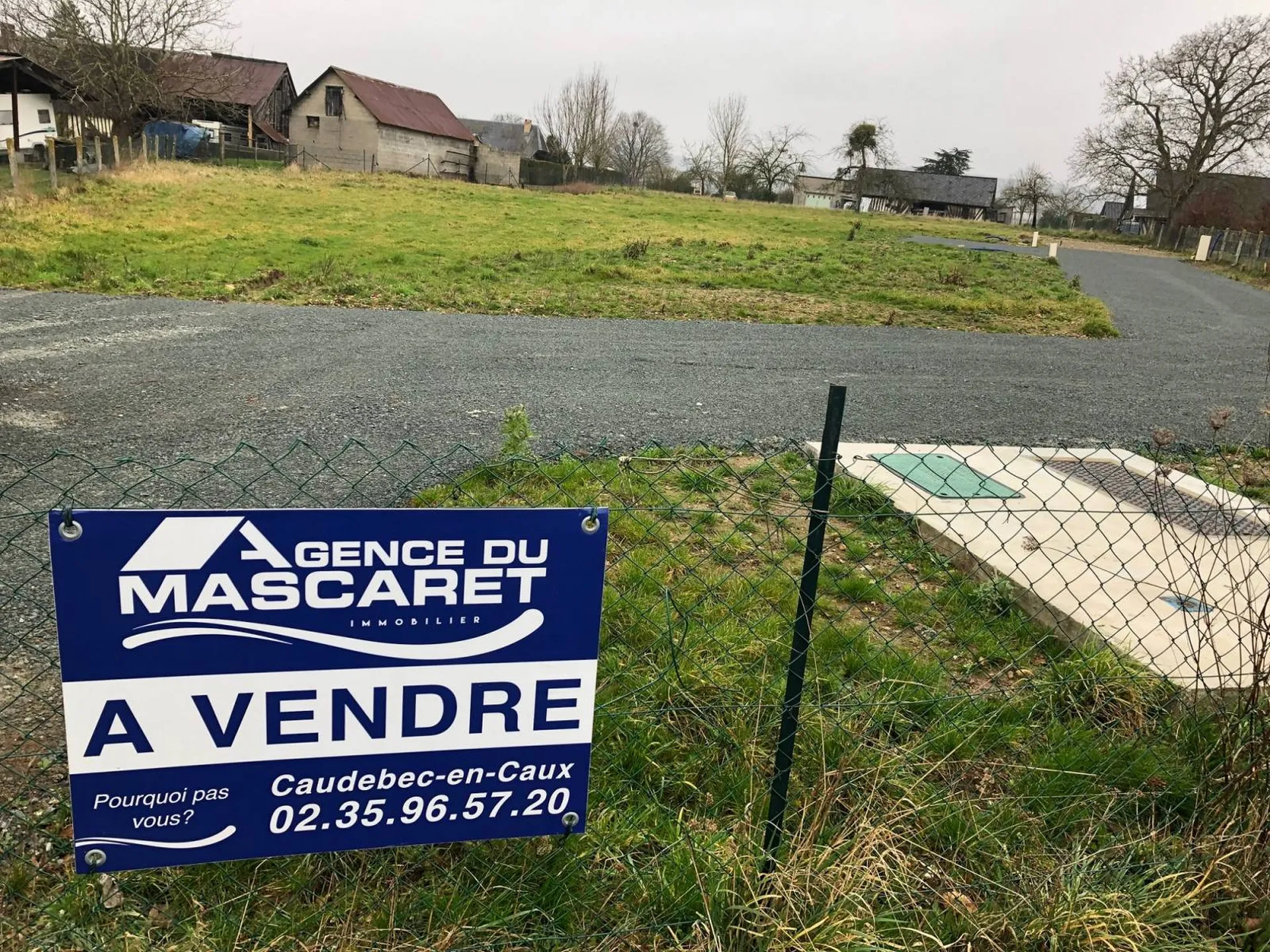Terrain constructible de 827m² à vendre sur la commune de Vatteville la Rue