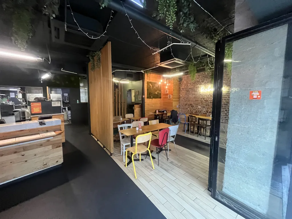 Vente - Boutique 123 m², Montparnasse, Boulevard du Montparnasse 75006 PARIS
