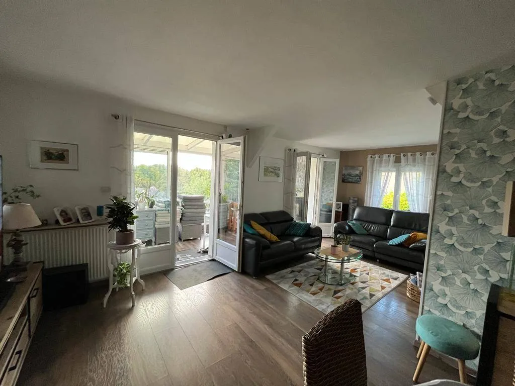 A vendre maison avec piscine de 98 m² habitables édifiée sur 1674 m² de terrain sur la commune de LA BOUILLE