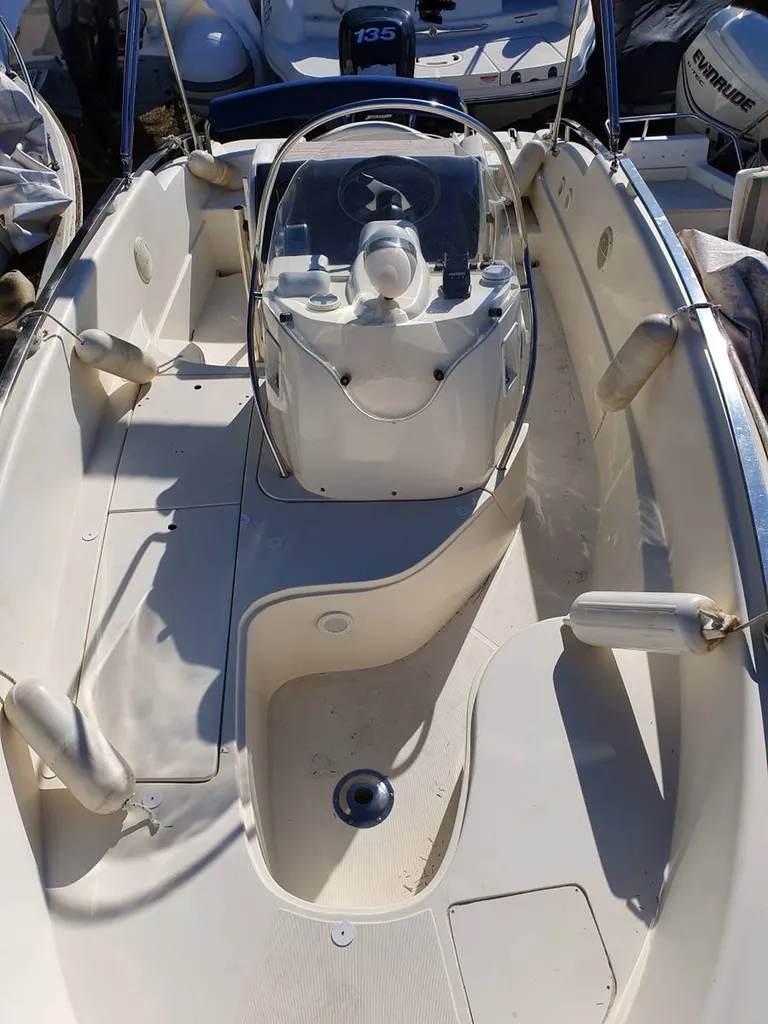 bateau a moteur 6 personne pas cher a toulon