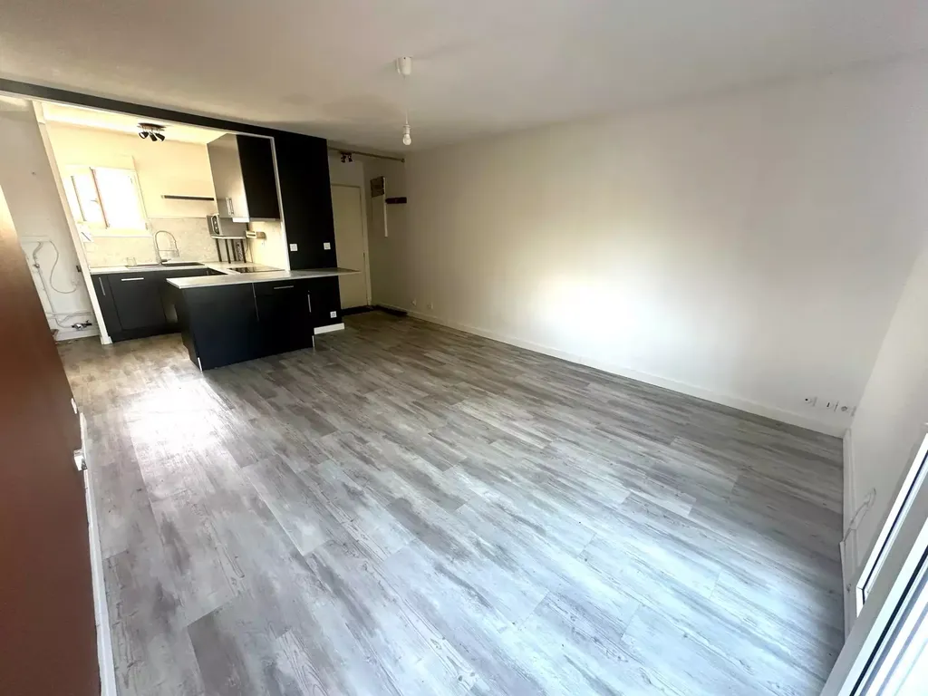 Location appartement – 2 pièces – 47,2 m² – 850 € / mois (charges comprises)