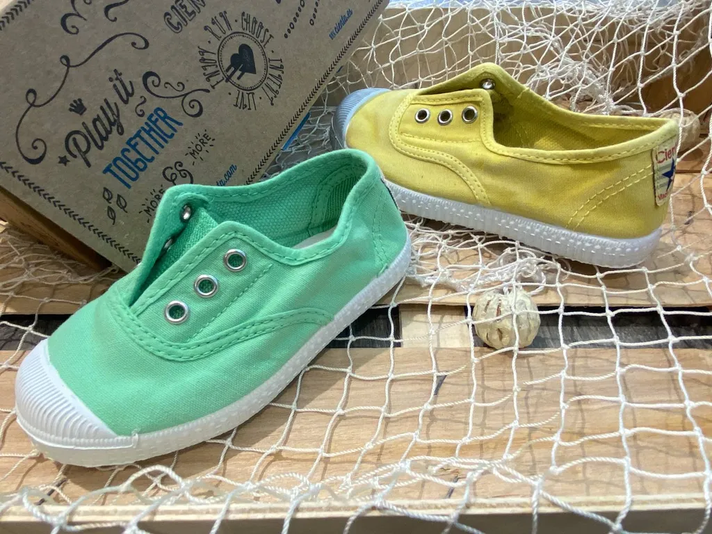 chaussure en toile pour enfants facile à enfiler près de Libourne