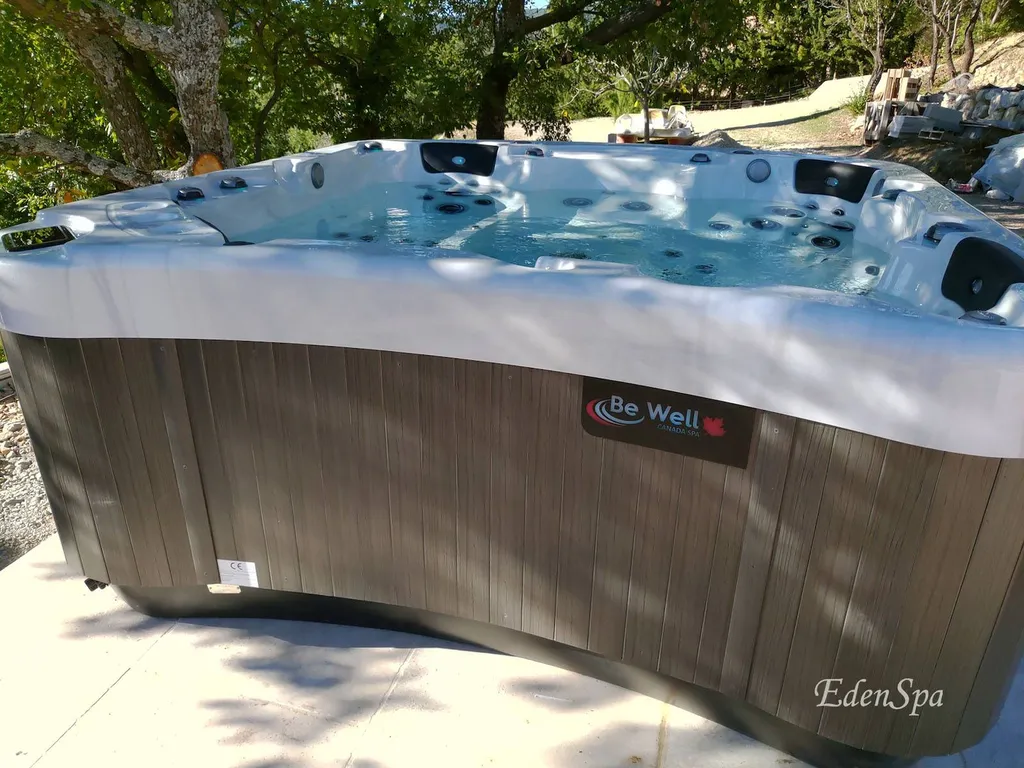 Spa canadien gamme Executive: E585 à Moustiers-Sainte-Marie