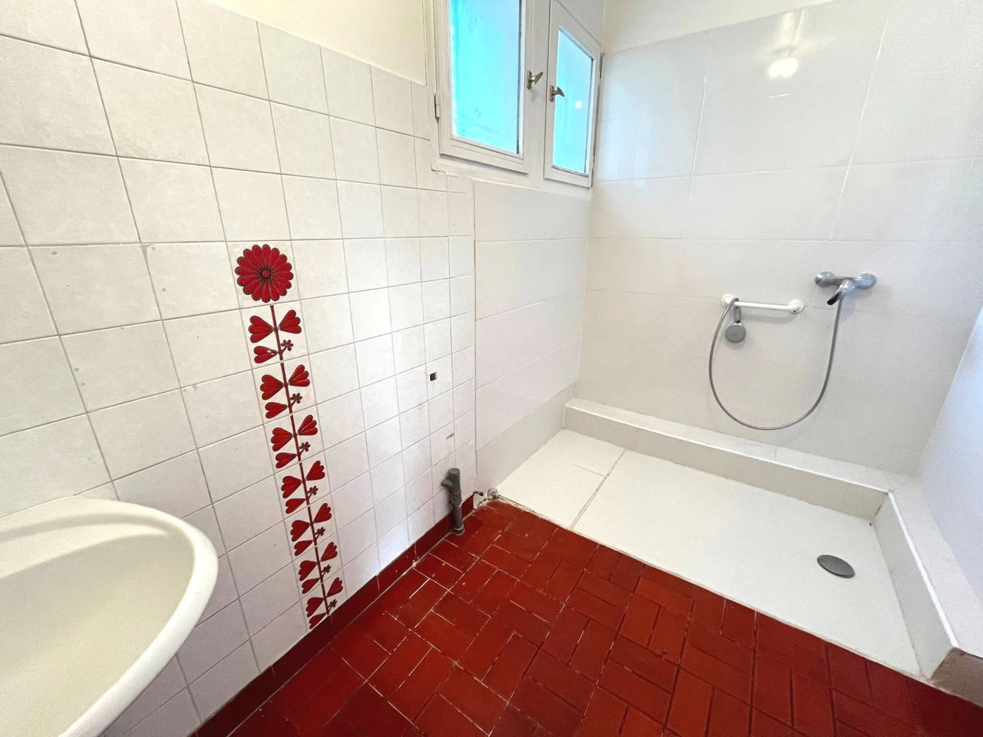 Villa à rénover sur deux niveaux Carnoux en Provence 6 chambres et grand garage