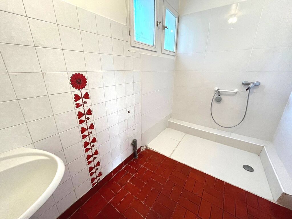 Villa à rénover sur deux niveaux Carnoux en Provence 6 chambres et grand garage