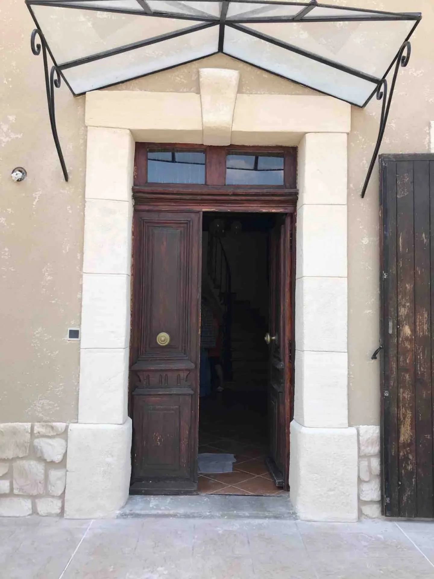 Création d'encadrements, embrasures, linteaux et clés de voûte des ouvertures dans l'occitanie