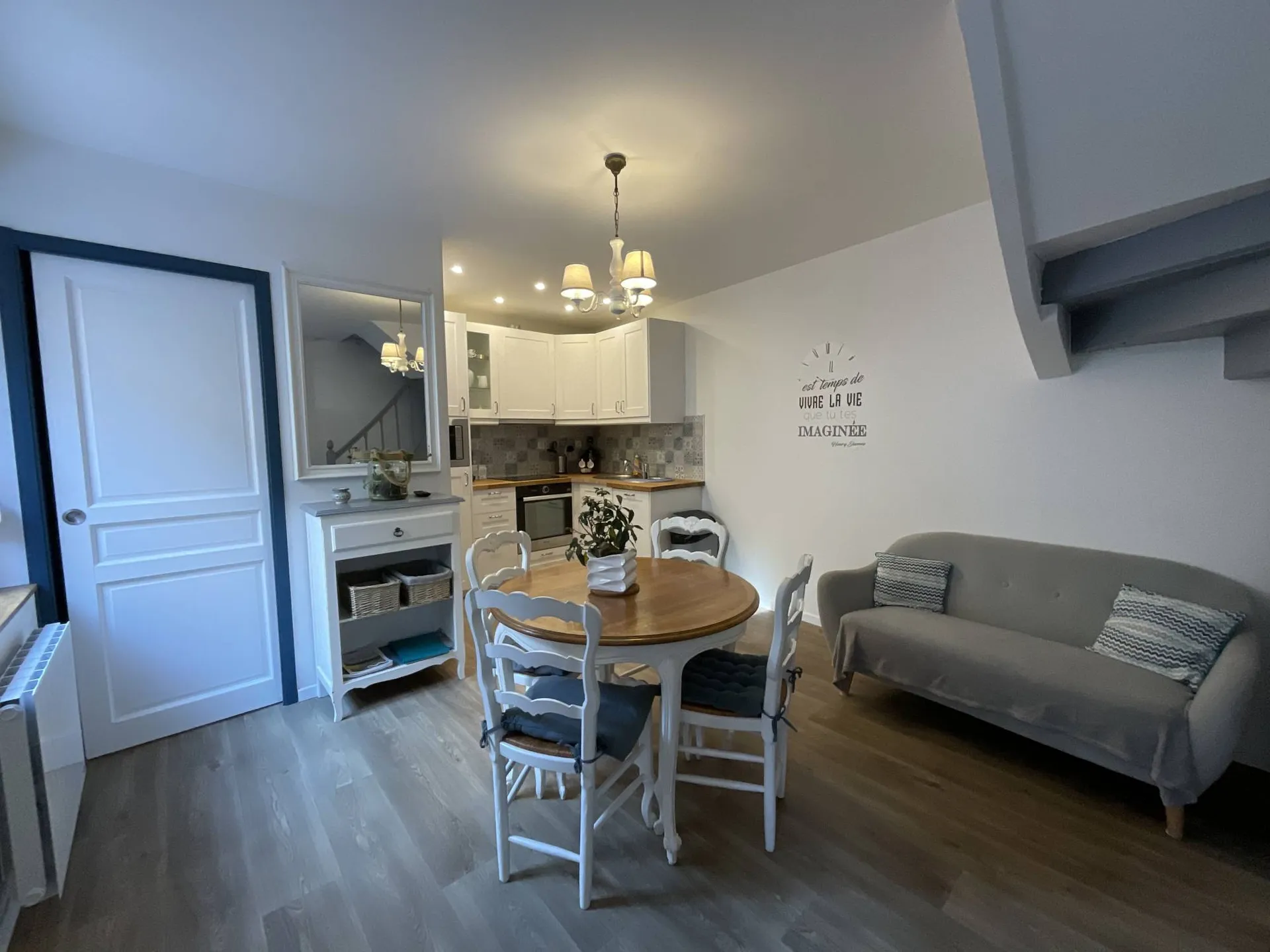 Maison de ville en bord de plage de 51.40m², avec cour, à proximité immédiate du centre-ville de Dieppe.