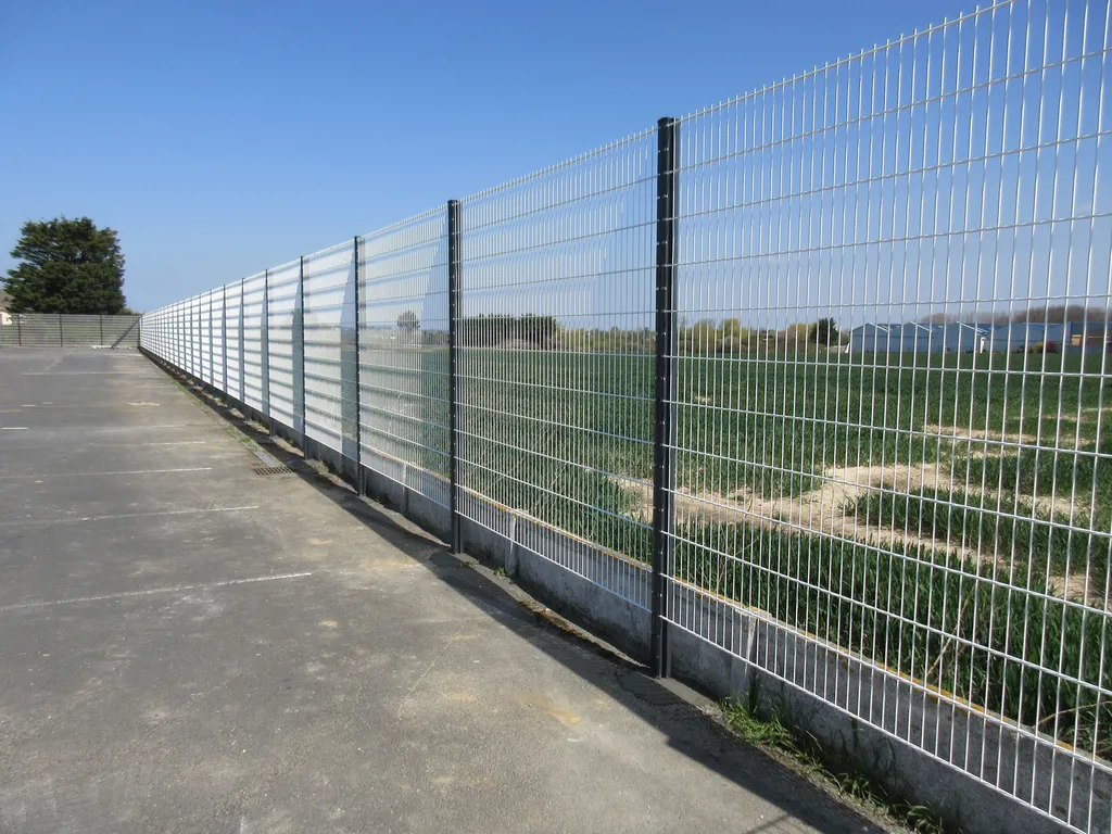 Installation de Clôture Treillis Soudé Rigide, Modèles Standard et Sécurisé pour Sites Professionnels au Havre en Seine-Maritime 76