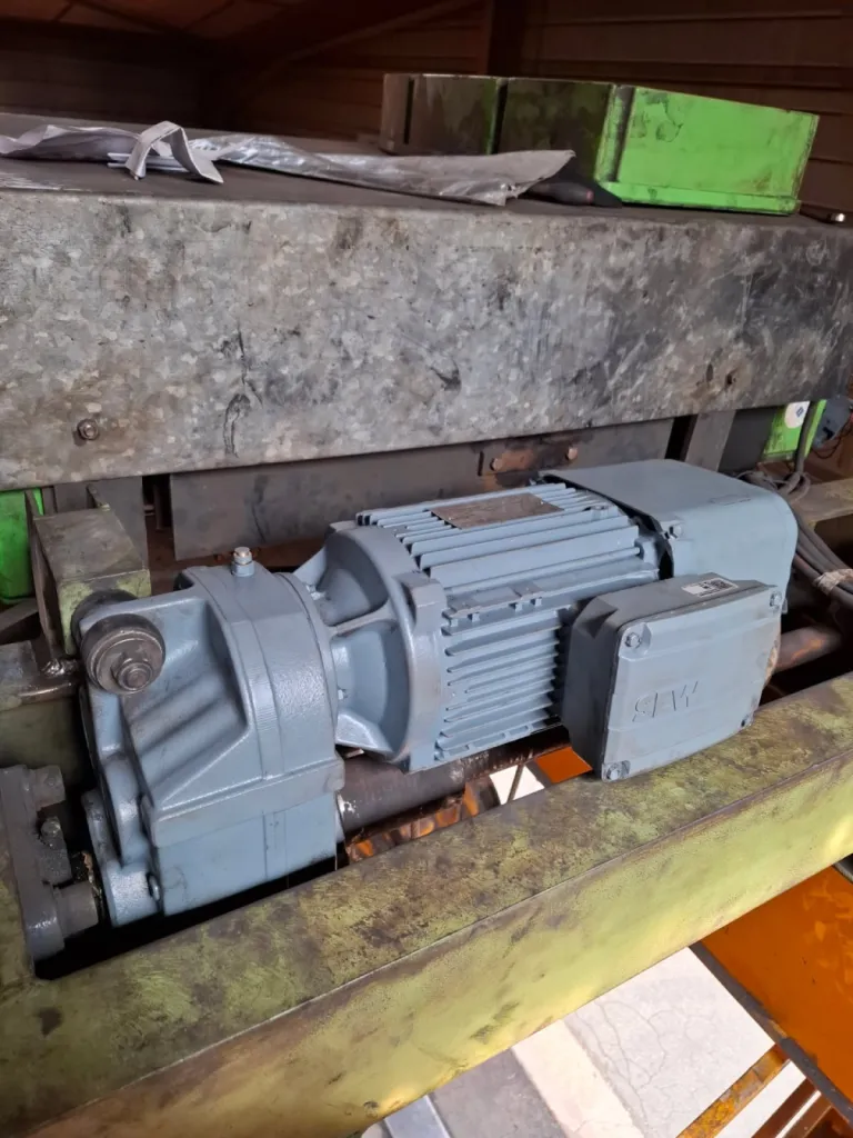 Dépannage, adaptation et remplacement d'un moteur de direction sur un pont 8T au nord de Lyon