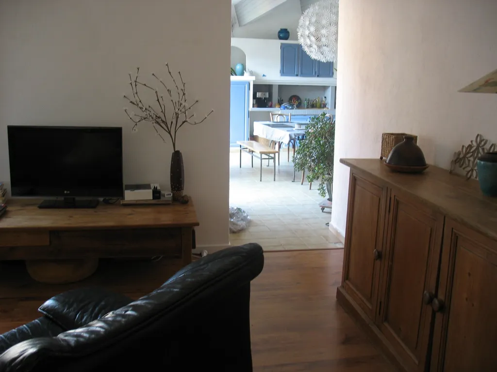 Arrivée sur la cuisine de l'appartement