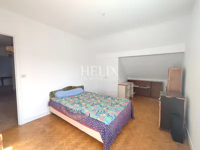 Maison familiale de 130 m2 sur 937 m2 de terrain comprenant 5 chambres, un grand double séjour et un sous-sol