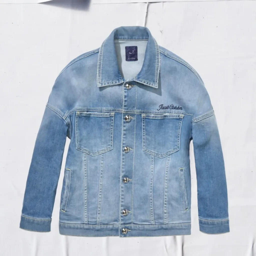 Jacob Cohen des jeans d'un confort inégalable. et des détails qui rendent ces jeans uniques.