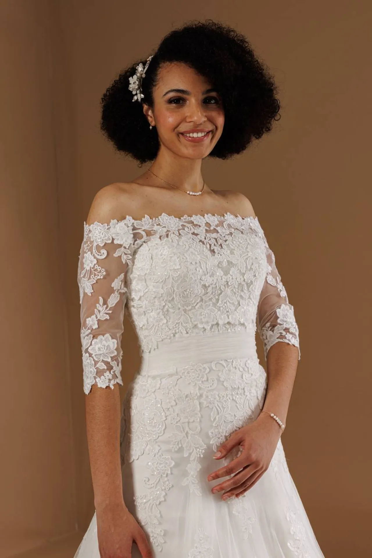 Robe de mariée manches en dentelle sur Marseille