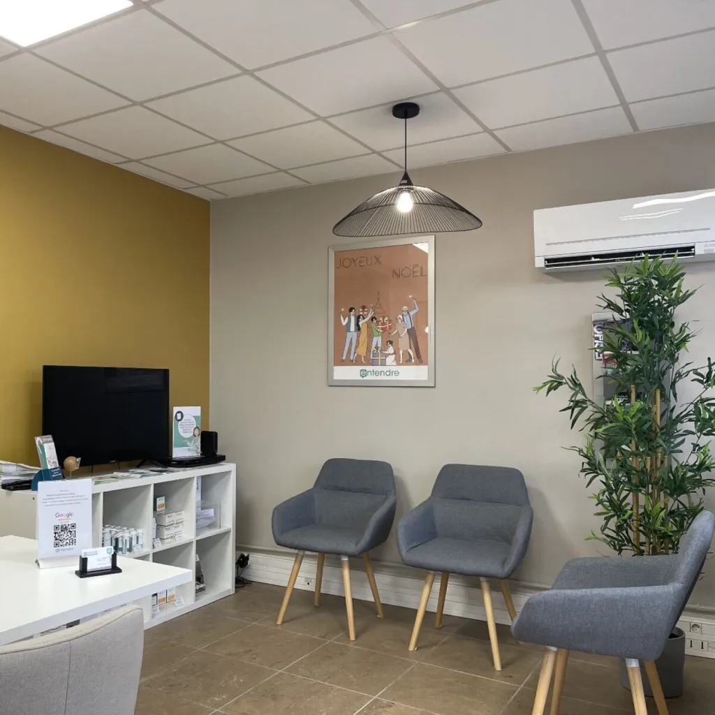 Restructuration et réaménagement d’un magasin d’audioprothèses à Fargues-Saint-Hilaire – Agencement commercial par l'Atelier D., architecte d'intérieur à Bordeaux