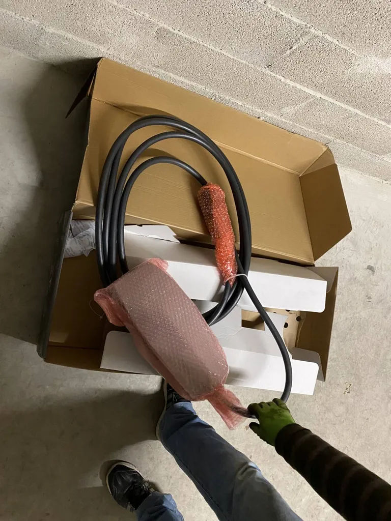 Installation borne de recharge électrique pour MODEL 3 à Cassis