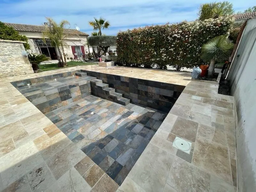 DALLAGES EXTERIEURS TRAVERTIN BEIGE 1ER CHOIX MIX OPUS 4 FORMATS