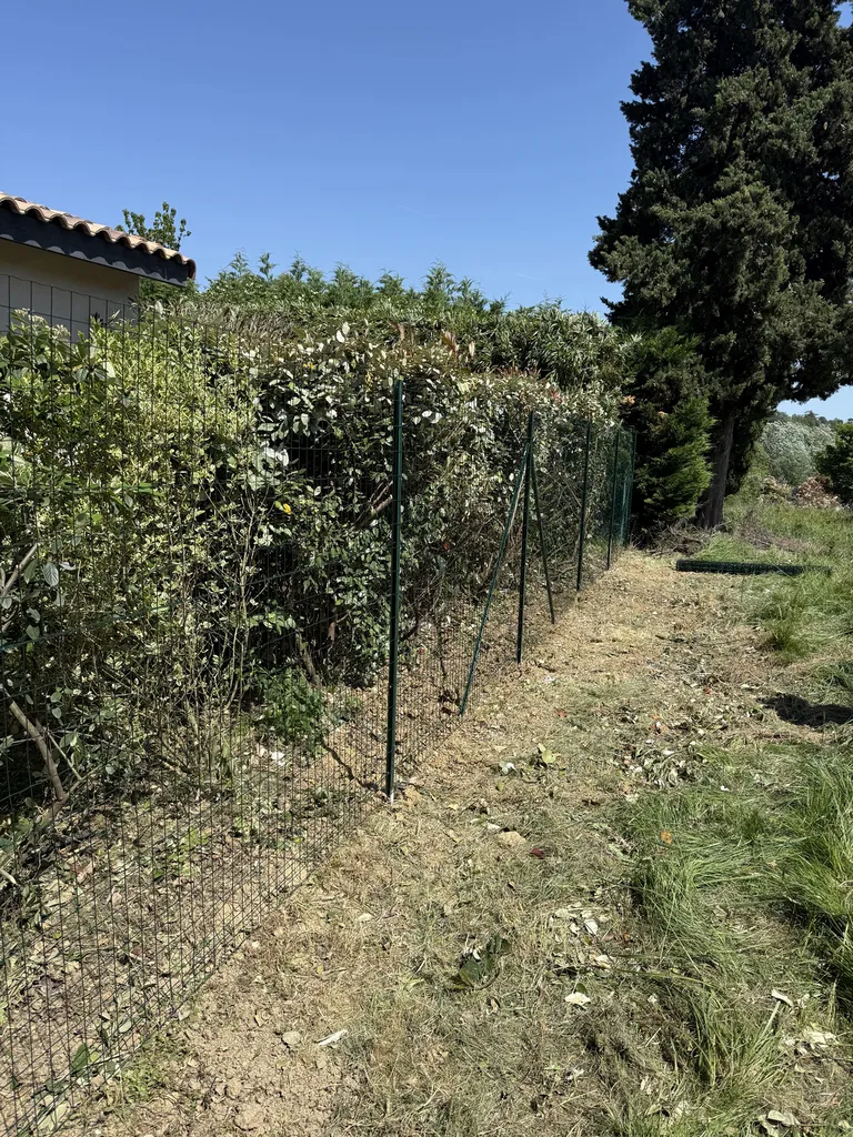 Pose de clôture souple verte 1m80 à Saint-Jean proche Toulouse : installation clôture jardin et sécurisation terrain par LT PAYSAGE