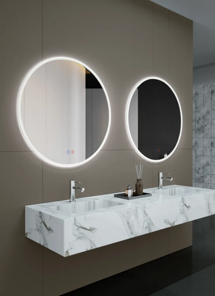 À Bois-Guillaume, près de Rouen, la lumière chaude du miroir ATENAS crée une ambiance cocooning parfaite.