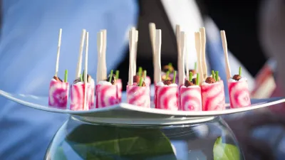 Un Mariage sur le thème Orchidées et Tropique pour une ambiance chic en croisière sur la Seine à Paris