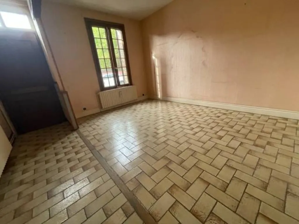 A saisir maison à rafraîchir de 121 m² habitable sur la commune de CAUDEBEC LES ELBEUF