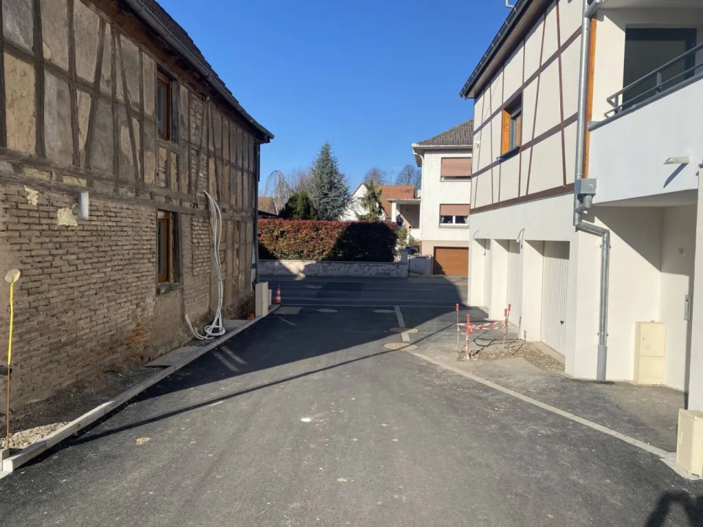 Chemin d'accès d'une propriété à Oberschaeffolsheim, près de Strasbourg 