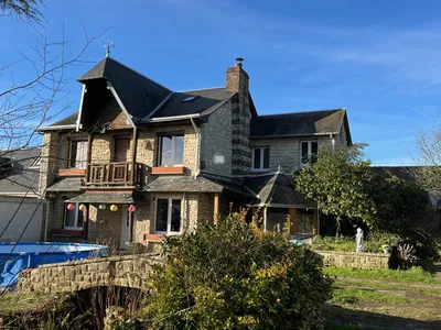 Maison de caractère, à vendre, avec dépendance située à Maulévrier Sainte Gertrude
