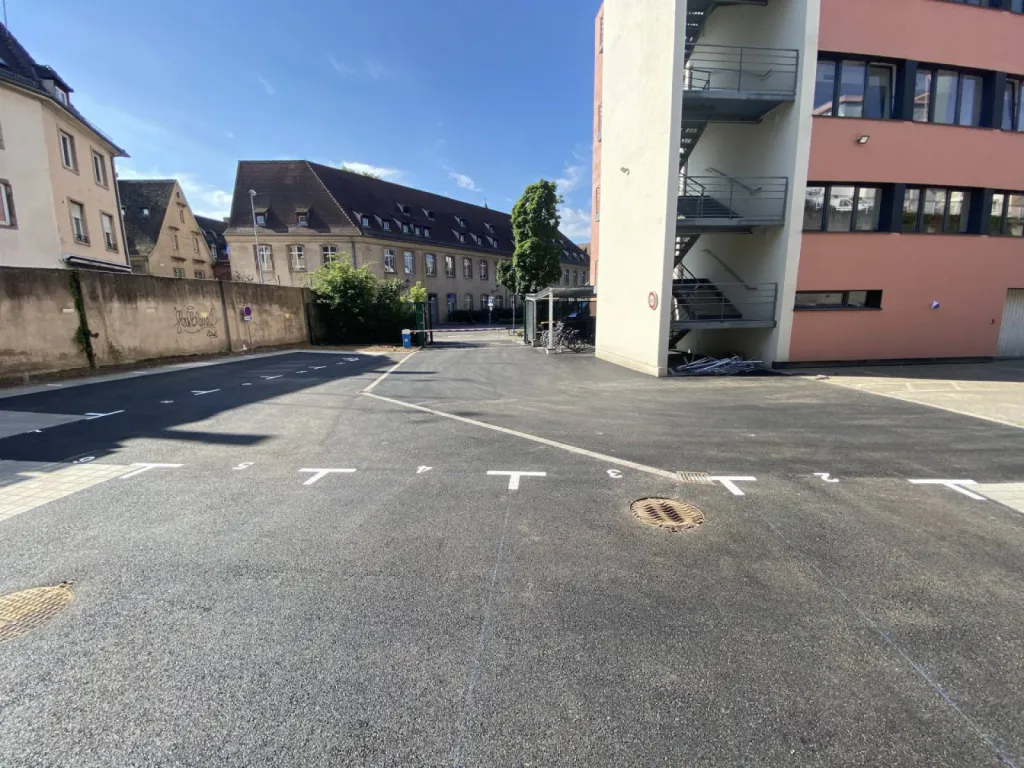 Préparation d'une pose d'enrobé pour parking à Faubourg National à Strasbourg CLK 