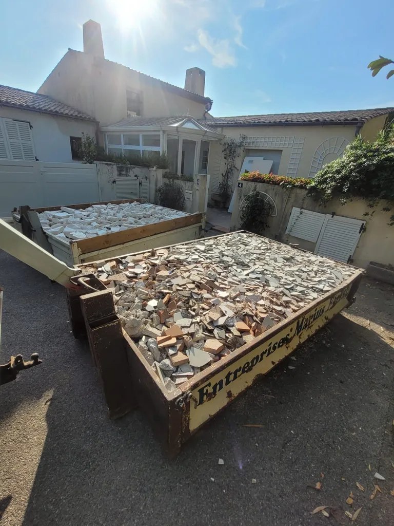 Location benne gravats 3m3 à Vidauban proche Cannes : Spéciale matériaux lourds placo cloison, béton, briques, tuiles, parpaings et carrelage