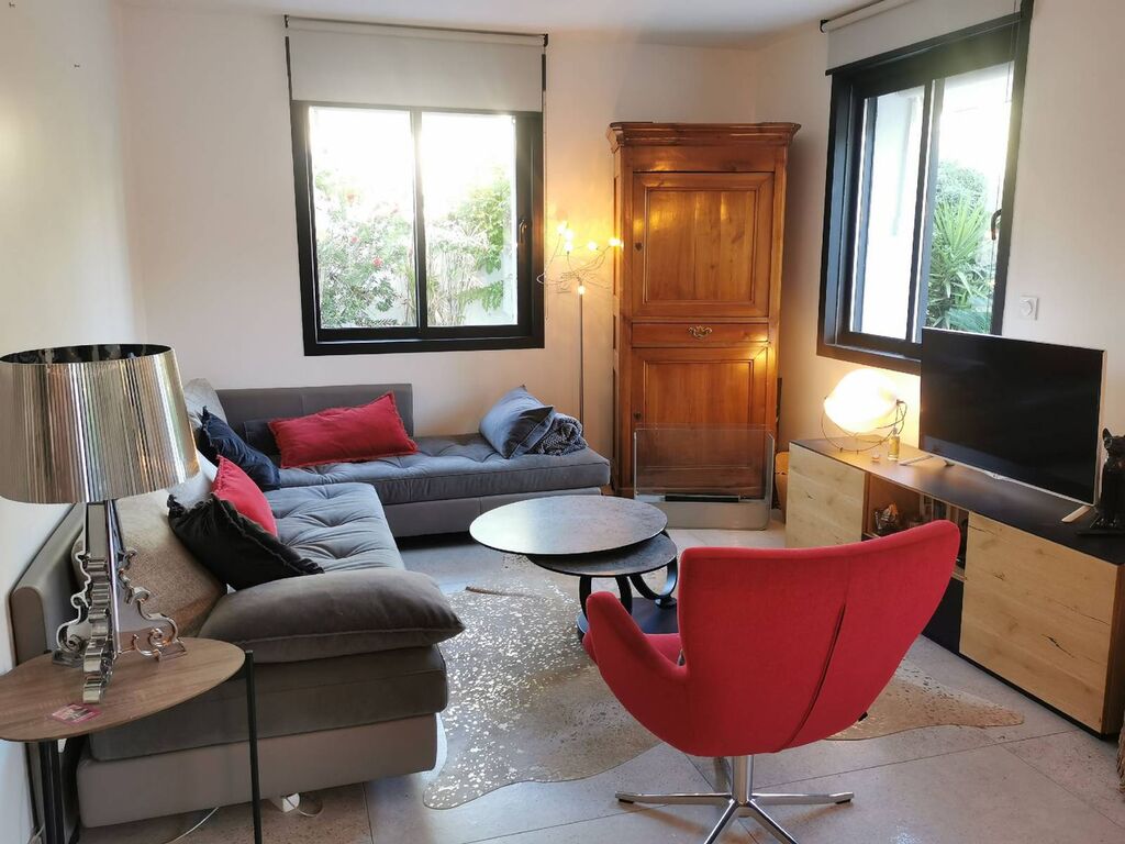 Appartement Cassis  dans le centre du village avec jardin et deux parkings privés