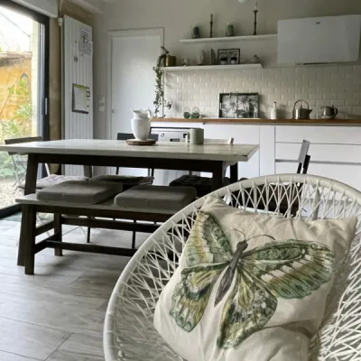 Pièce de vie spacieuse et lumineuse au style campagne chic, par l'Atelier D, architecte d'intérieur à Bordeaux