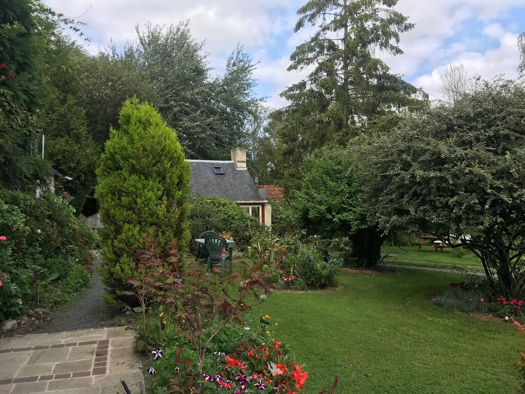 En vente Ancien Corps de Ferme avec ses nombreuses dépendances pourvus d'un parc arboré et d'une mare Calvados 14