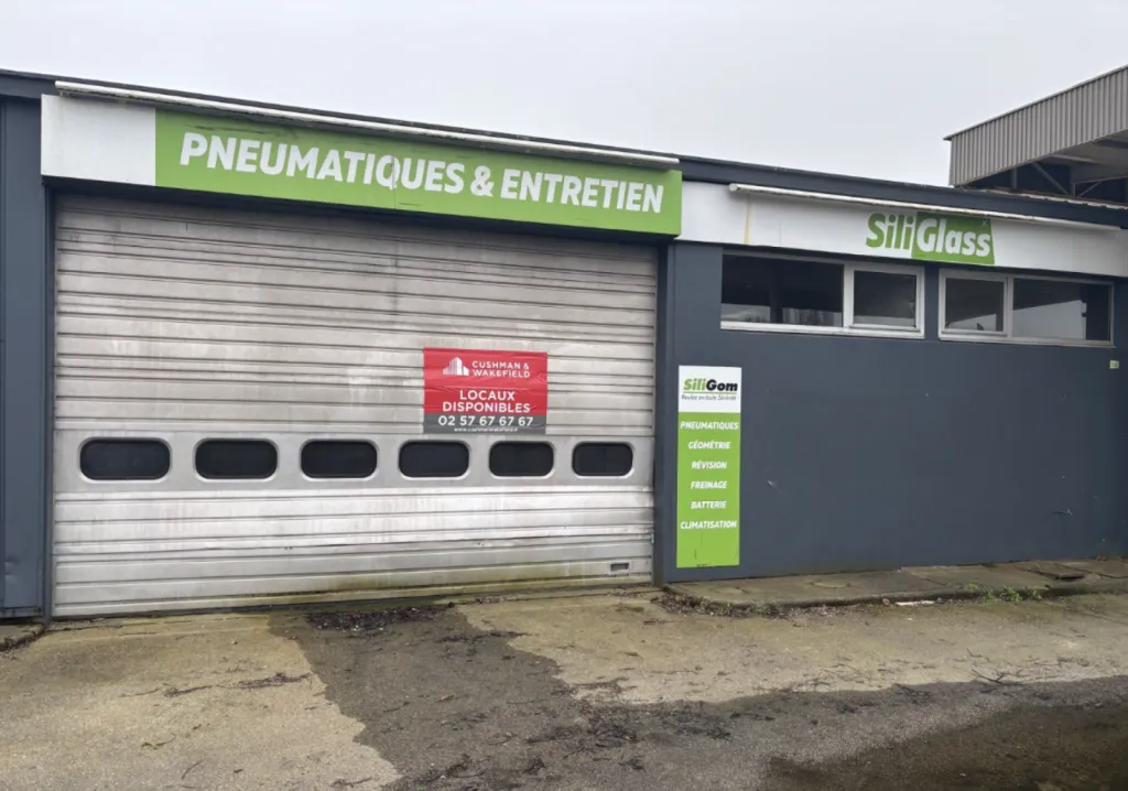 BEUZEVILLE - À vendre en exclusivité Locaux d’activités avec hall d’exposition et atelier