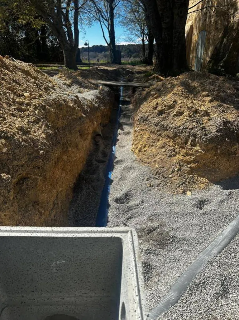 Travaux pour fosse Lauris et ses alentours. Qui contacter?